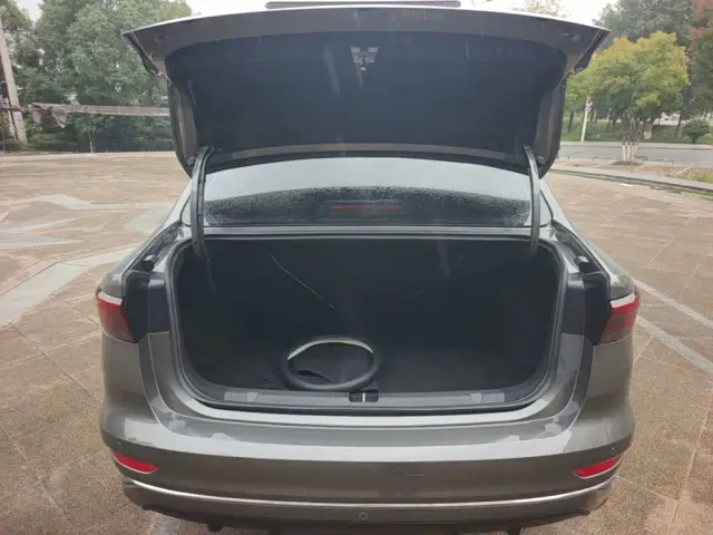 Geely Emgrand — Фото автомобиля 18