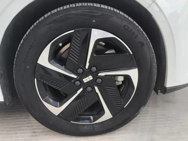 Geely Galaxy L6 — Фото автомобиля 6