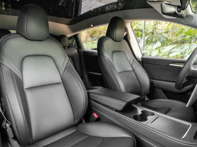 Tesla Model Y — Фото автомобиля 14