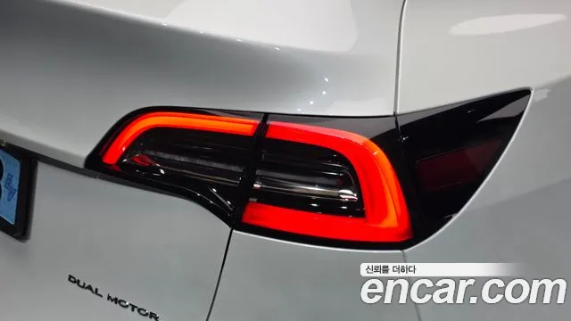 Tesla Model Y — Фото автомобиля 8