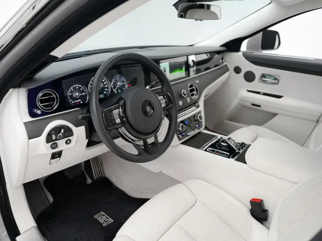 Rolls-Royce Ghost — Фото автомобиля 12