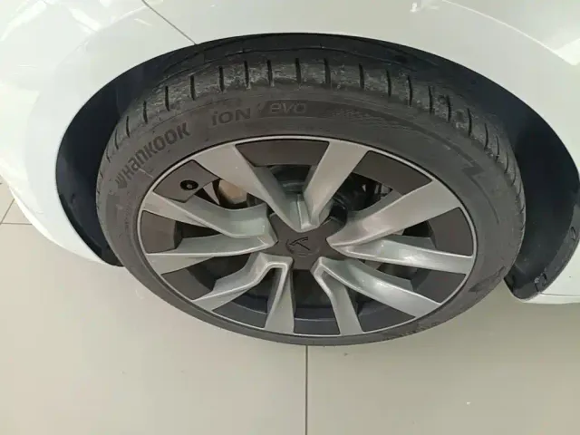 Tesla Model 3 2023 Long Range All-Wheel Drive — Фото автомобиля 22