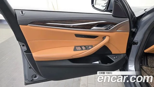 BMW 5 Series G30 — Фото автомобиля 13