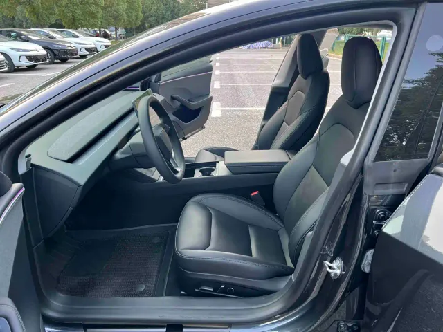 Tesla Model 3 — Фото автомобиля 4