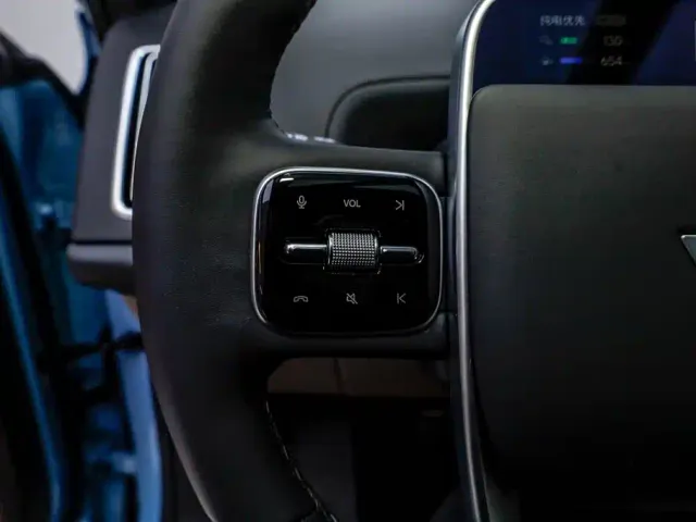 Li Auto L7 — Фото автомобиля 28