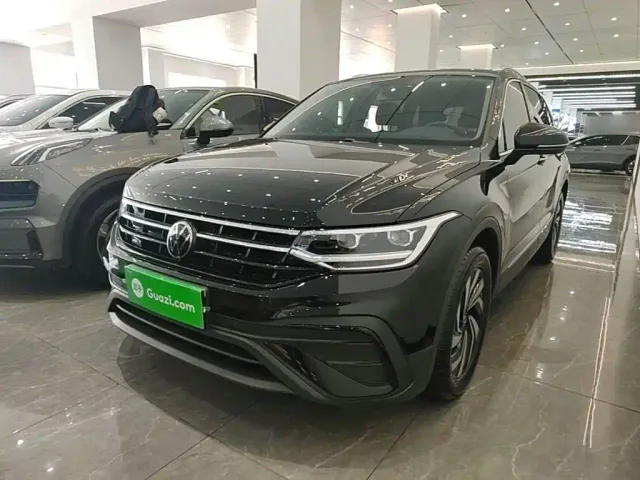 Фотография автомобиля — Volkswagen Tiguan L
