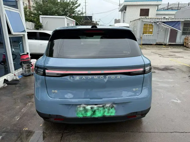 Leapmotor B10 — Фото автомобиля 8