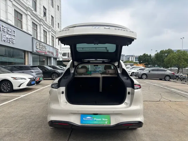 IM Motors LS6 — Фото автомобиля 7
