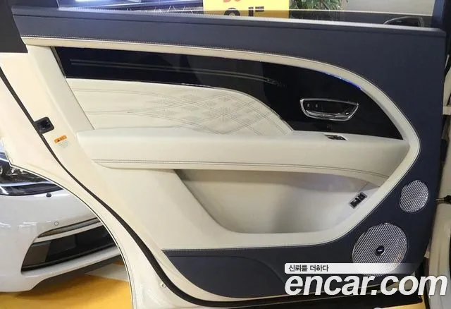 Bentley Bentayga Bentayga 4.0 V8 EWB First Edition — Фото автомобиля 14