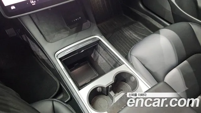 Tesla Model 3 — Фото автомобиля 19