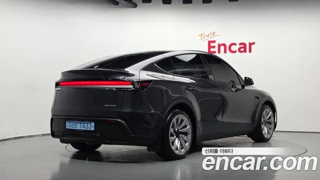 Tesla Model Y — Фото автомобиля 2