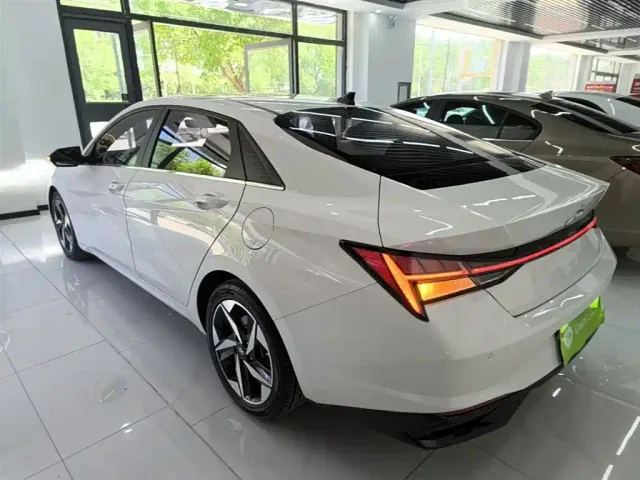 Hyundai Elantra — Фото автомобиля 4