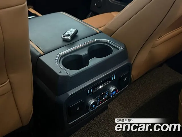 Ford Expedition — Фото автомобиля 13