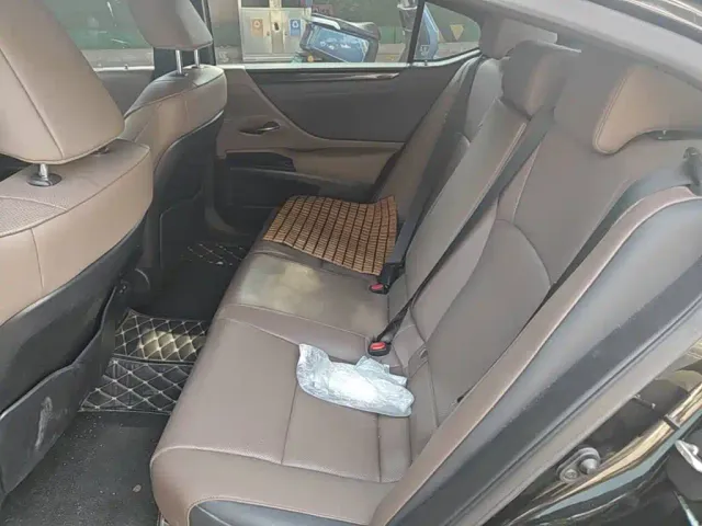 Lexus ES — Фото автомобиля 16