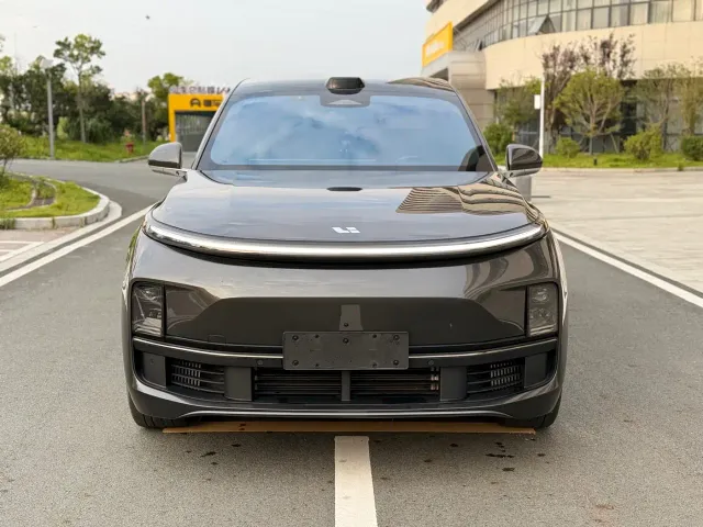 Li Auto L8 — Фото автомобиля 2
