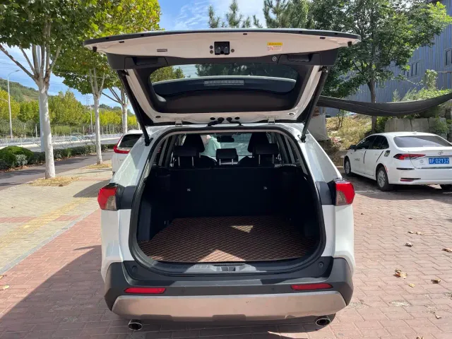 Toyota RAV4 — Фото автомобиля 15