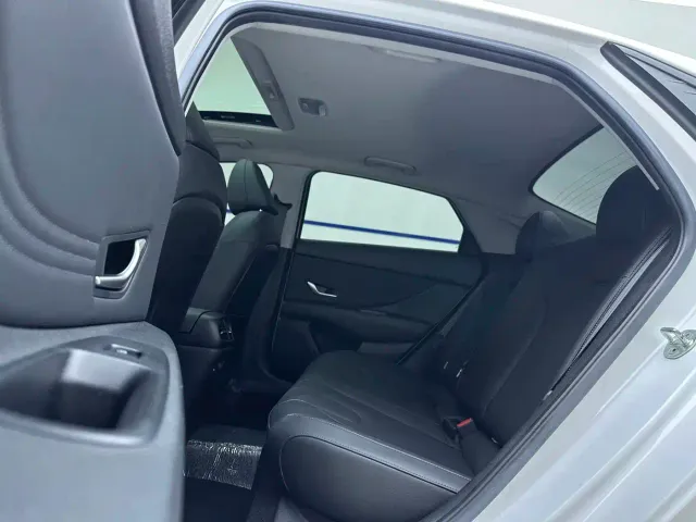 Hyundai Elantra — Фото автомобиля 9