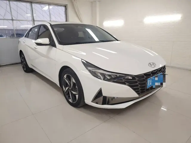 Hyundai Elantra — Фото автомобиля 3