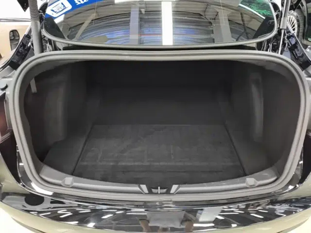 Tesla Model 3 — Фото автомобиля 18