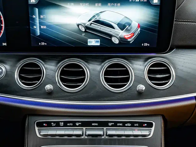 Mercedes-Benz E-Class — Фото автомобиля 17