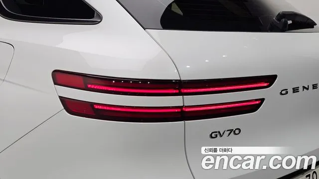 Genesis GV70 — Фото автомобиля 8