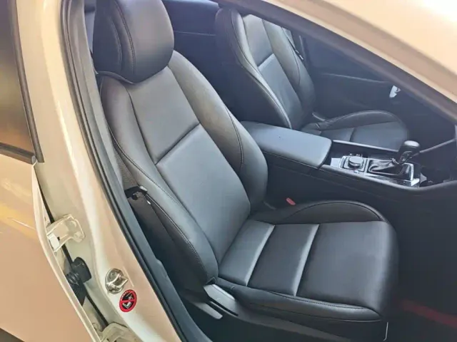 Mazda Axela — Фото автомобиля 24