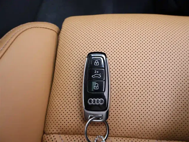 Audi A8 — Фото автомобиля 25