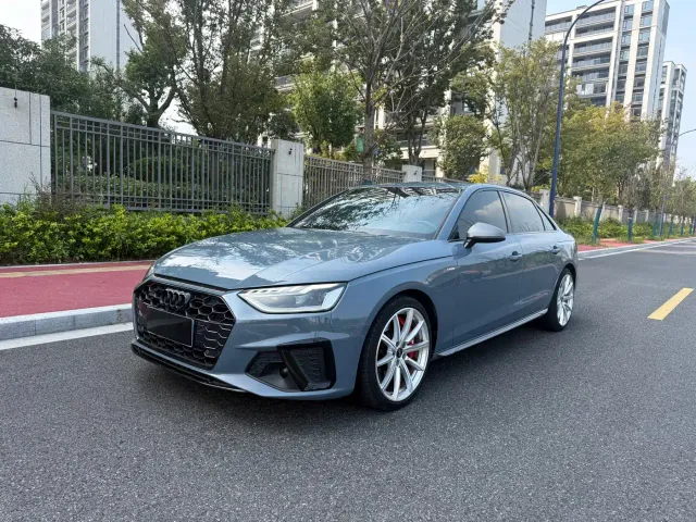 Фотография автомобиля — Audi A4L