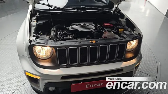 Jeep Renegade — Фото автомобиля 6