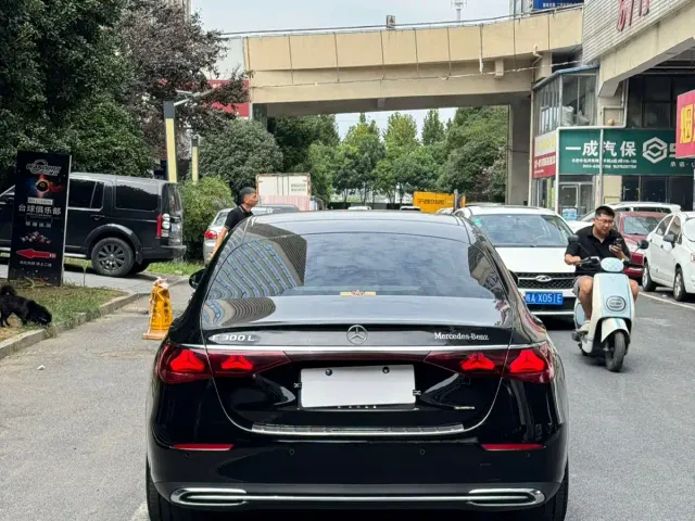 Mercedes-Benz E-Class — Фото автомобиля 9
