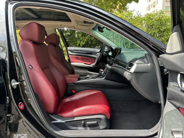 Honda Accord — Фото автомобиля 10