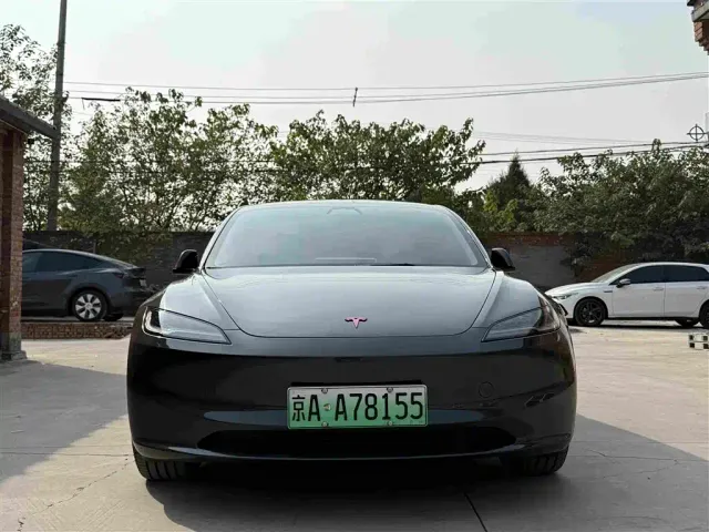 Tesla Model 3 — Фото автомобиля 3