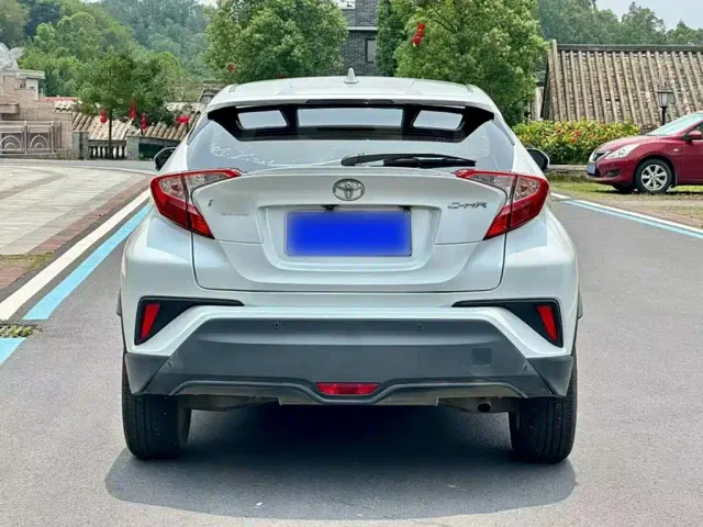 Toyota C-HR — Фото автомобиля 12