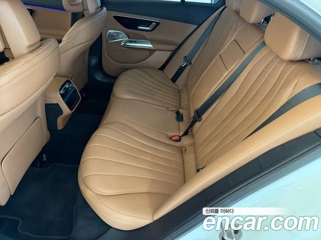 Mercedes-Benz E-Class — Фото автомобиля 12