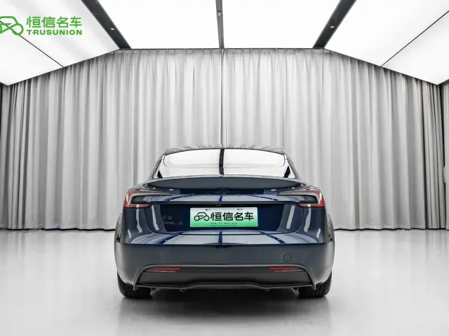 Tesla Model 3 — Фото автомобиля 5
