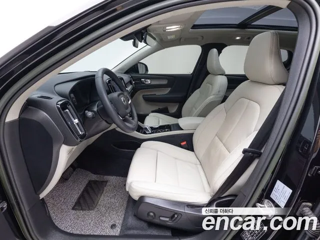Вольво XC40 B4 Ultimate Bright — Фото автомобиля 11