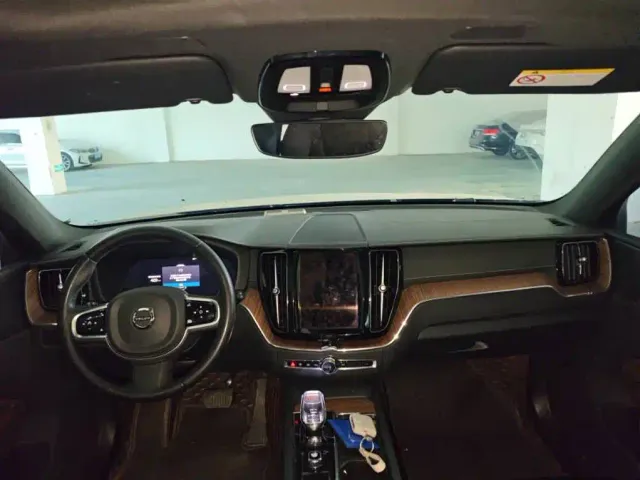 Volvo XC60 — Фото автомобиля 6