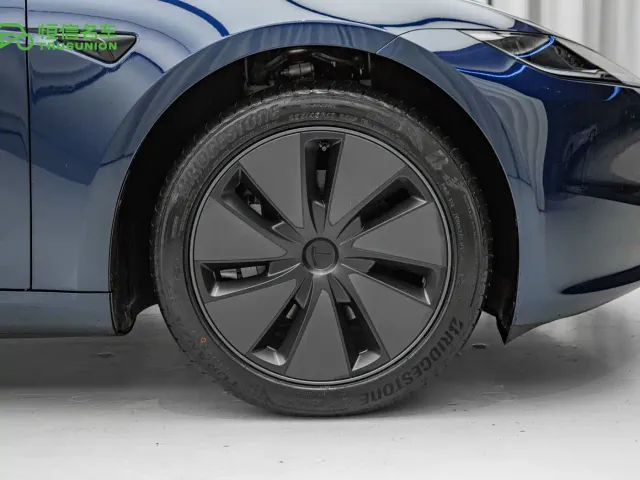 Tesla Model 3 — Фото автомобиля 11