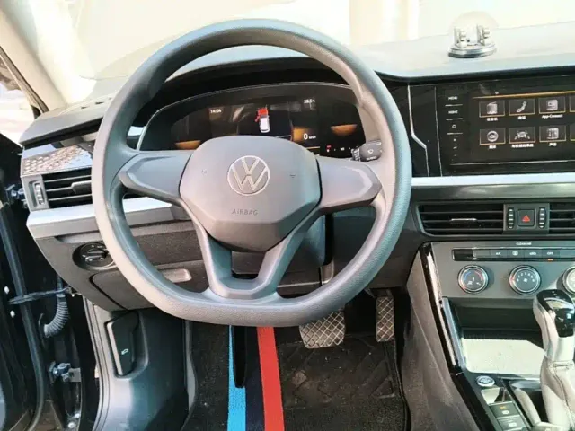Volkswagen Passat — Фото автомобиля 10