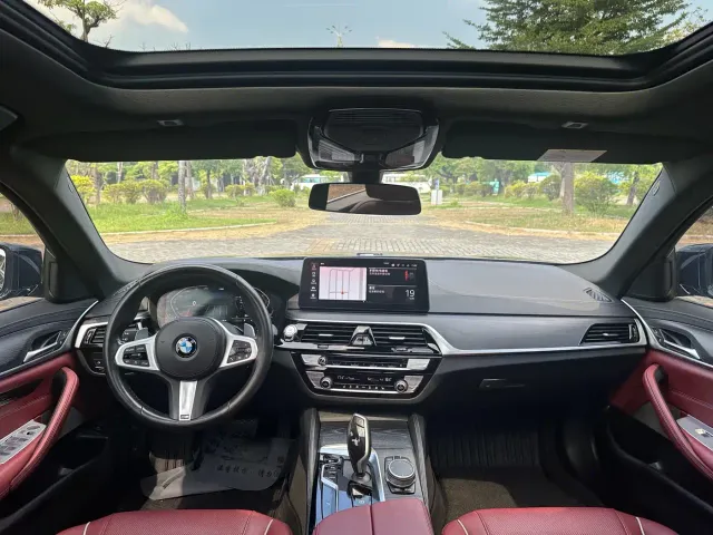 BMW 5 Series — Фото автомобиля 17