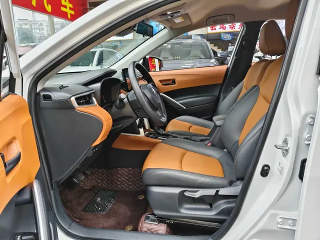 Toyota Corolla Cross — Фото автомобиля 3
