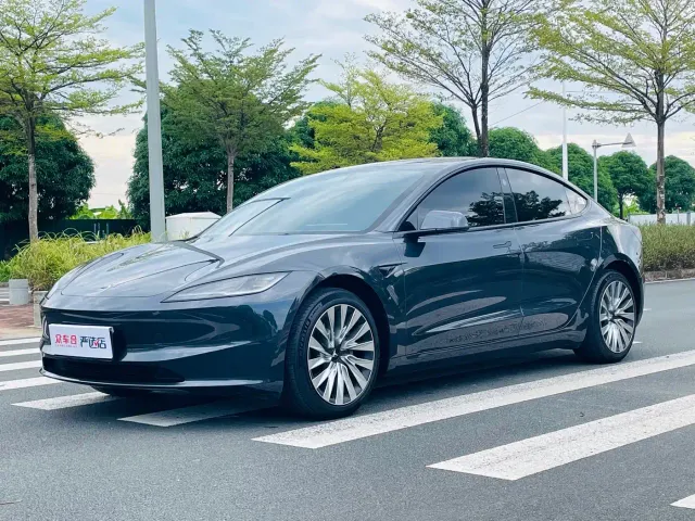 Фотография автомобиля — Tesla Model 3