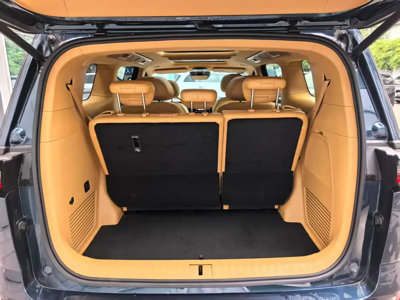 Voyah Auto Voyah Dreamer 2025 Model PHEV 4WD Premium QianKun Edition — Фото автомобиля 19