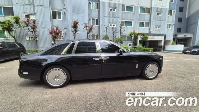 Rolls-Royce Phantom — Фото автомобиля 13