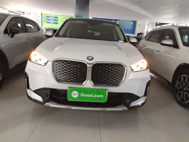 BMW iX1 — Фото автомобиля 2