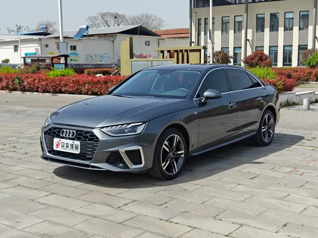 Фотография автомобиля — Audi A4L