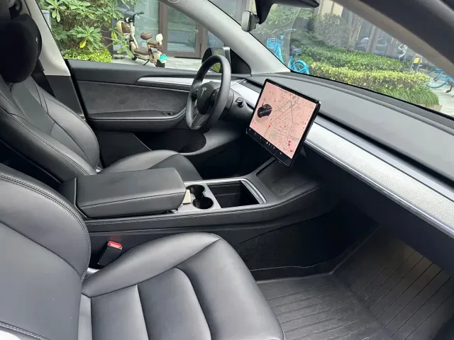 Tesla Model Y — Фото автомобиля 7
