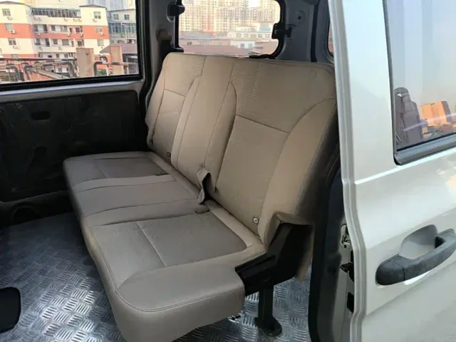 Wuling Hongguang V — Фото автомобиля 16