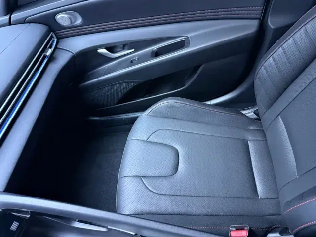 Hyundai Elantra — Фото автомобиля 13