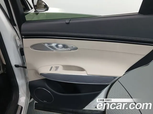 Genesis GV70 — Фото автомобиля 14